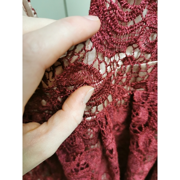 Wine red lace dress size 6-8 - Picture 5 of 7